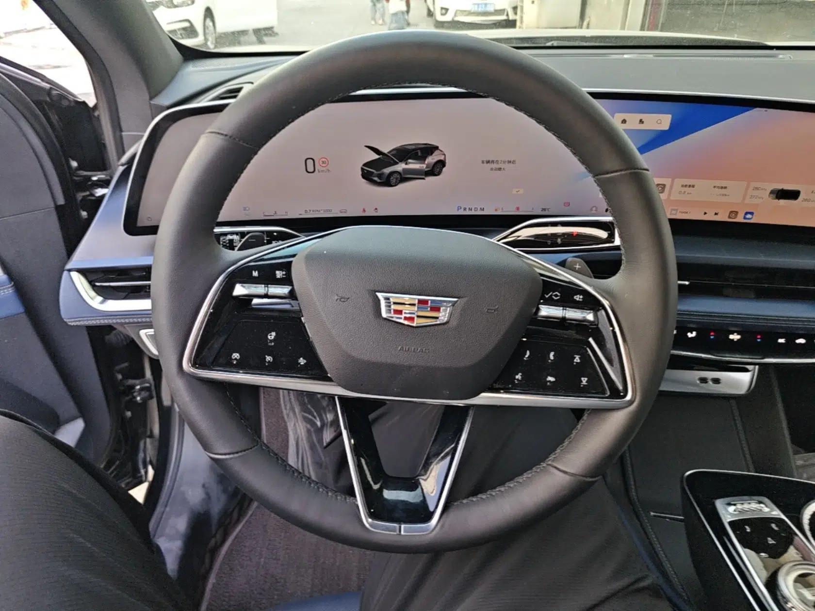 Cadillac GT4 2023 25T Luxury Model — миниатюра 14