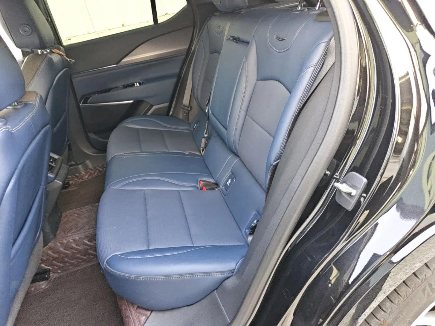 Cadillac GT4 2023 25T Luxury Model — миниатюра 20