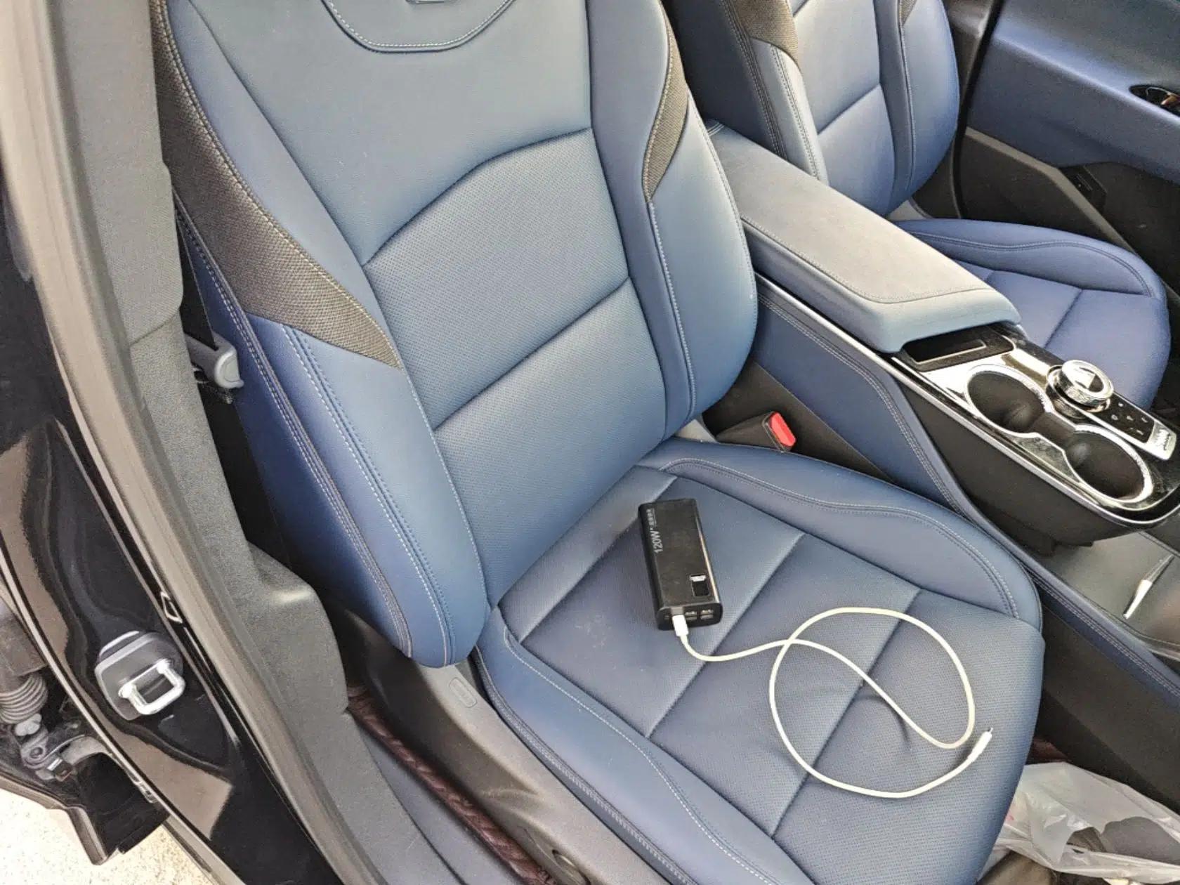 Cadillac GT4 2023 25T Luxury Model — миниатюра 23