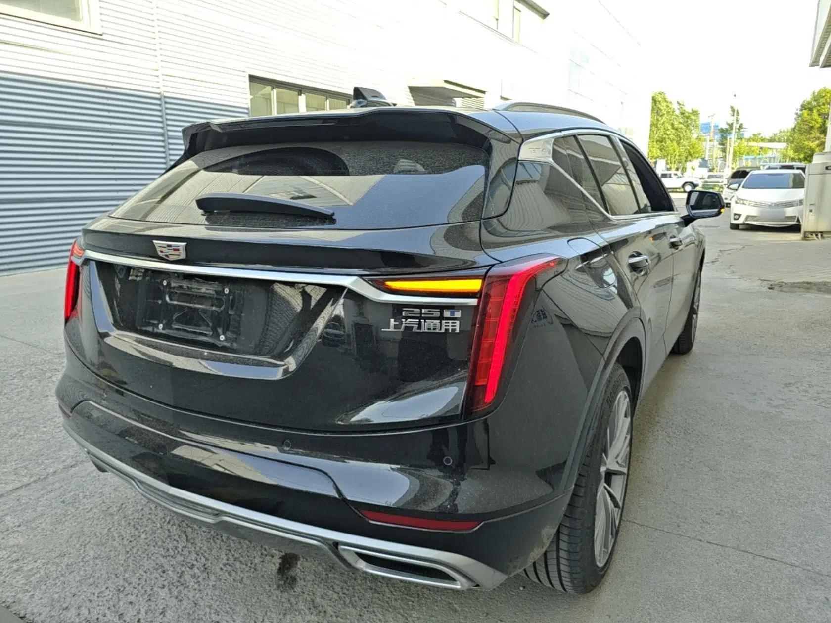 Cadillac GT4 2023 25T Luxury Model — миниатюра 6