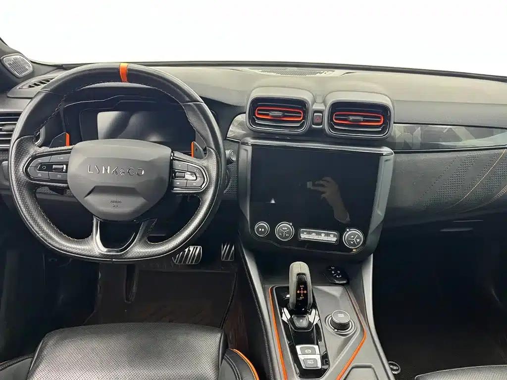 Lynk & Co 02 Hatchback 2021 2.0TD Halo — миниатюра 2