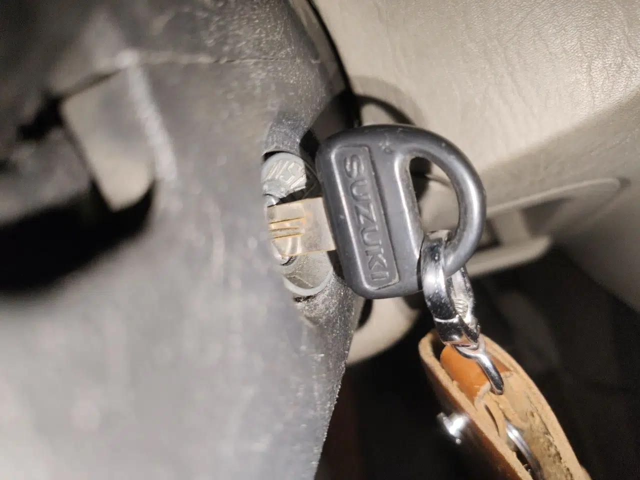 Suzuki Wagon R 2011 e 1.4L Manual Utility Model — миниатюра 9