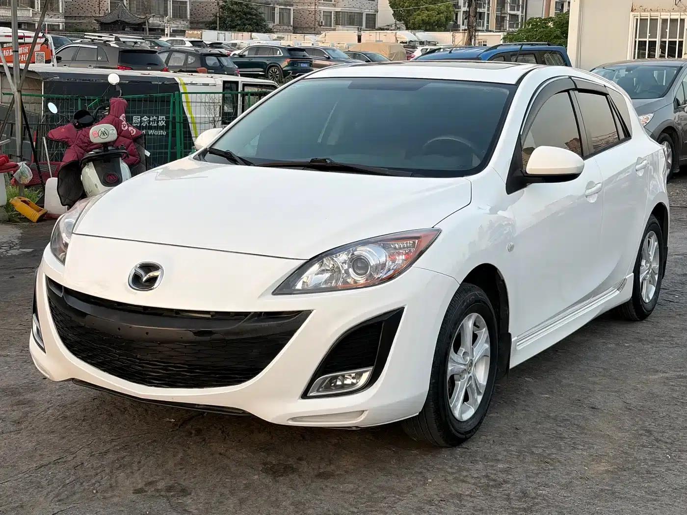 Mazda3 Axela 2013 Hatchback 1.6L Automatic Elite — миниатюра 1
