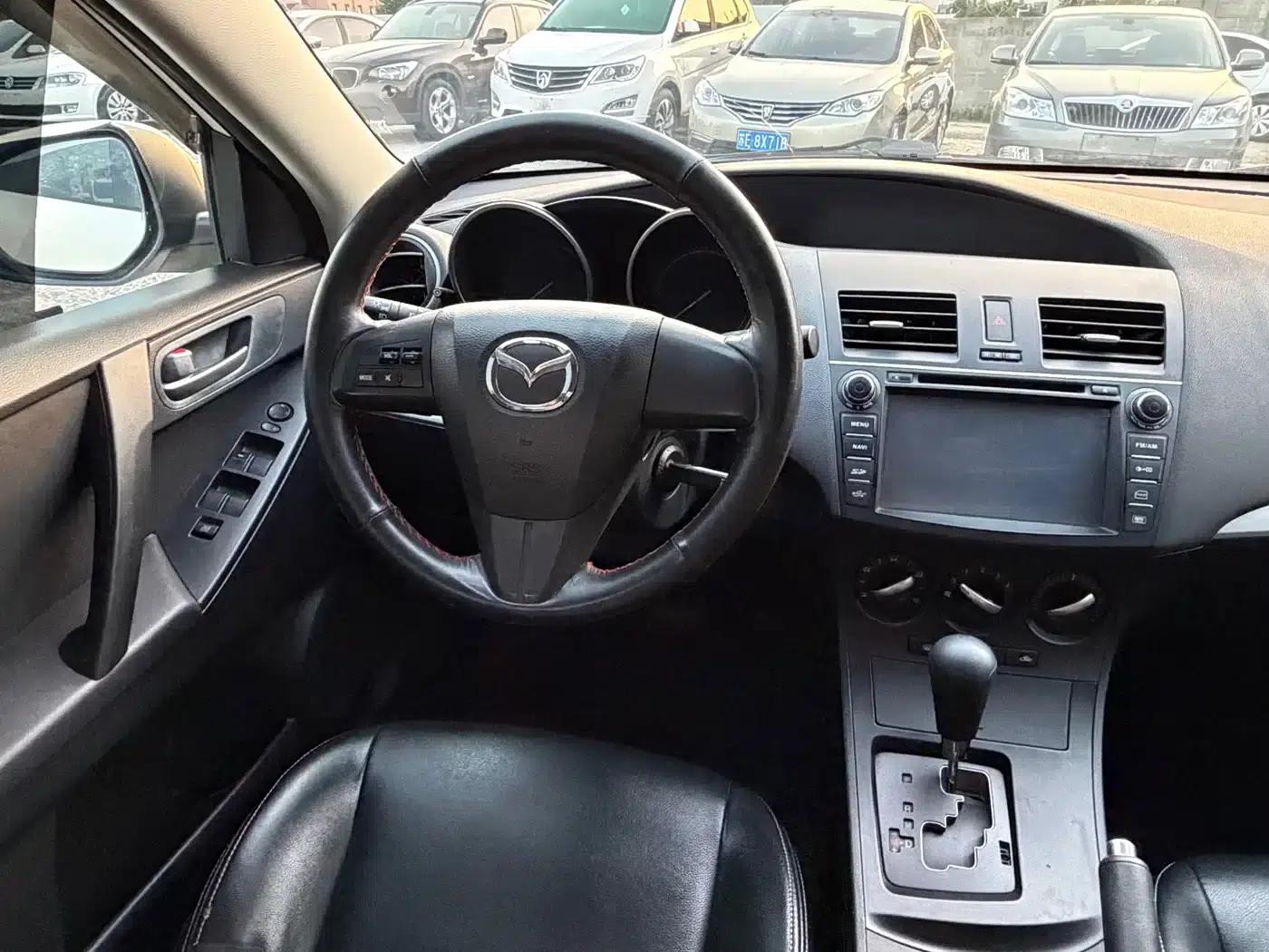 Mazda3 Axela 2013 Hatchback 1.6L Automatic Elite — миниатюра 11