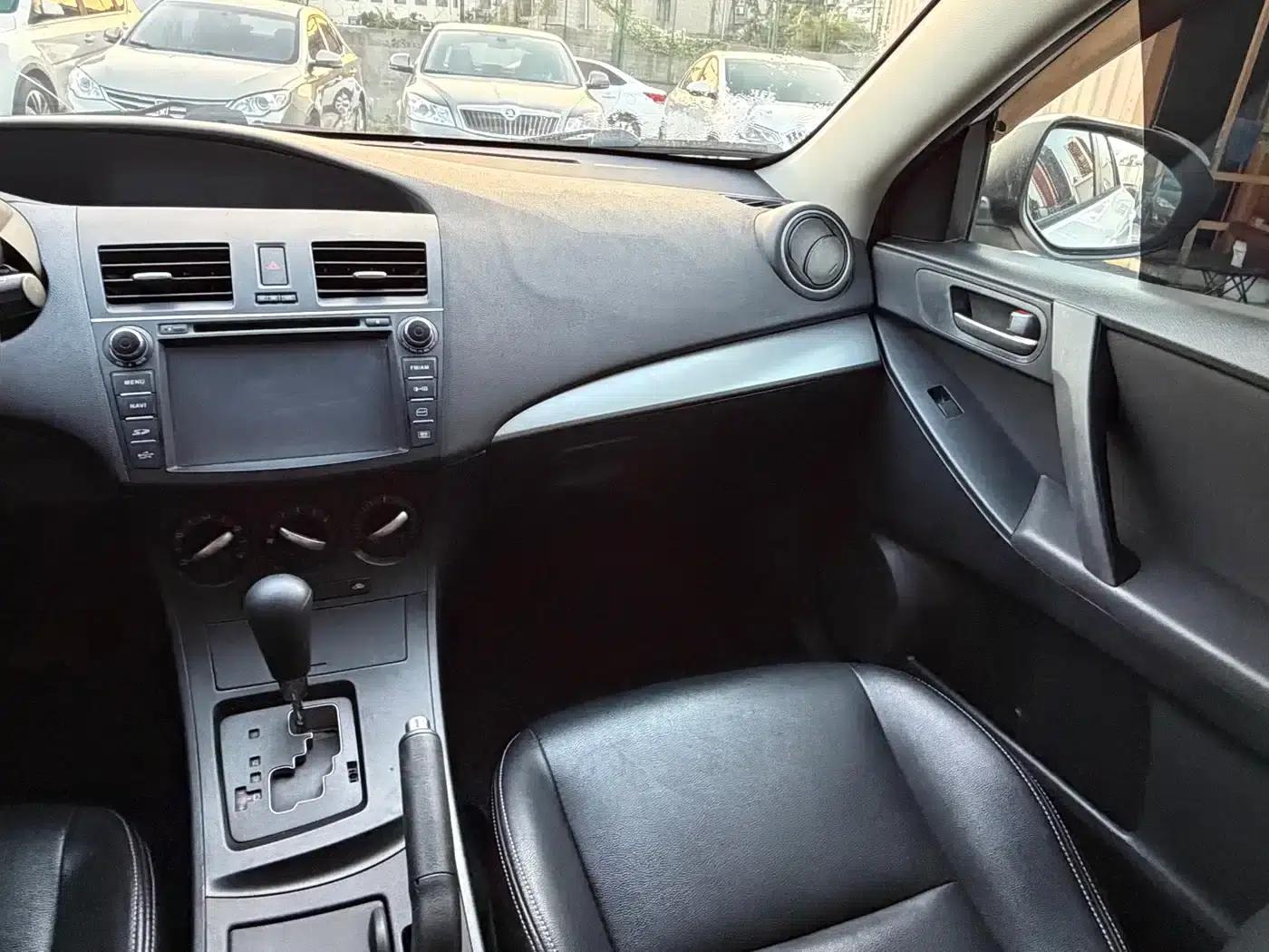 Mazda3 Axela 2013 Hatchback 1.6L Automatic Elite — миниатюра 12