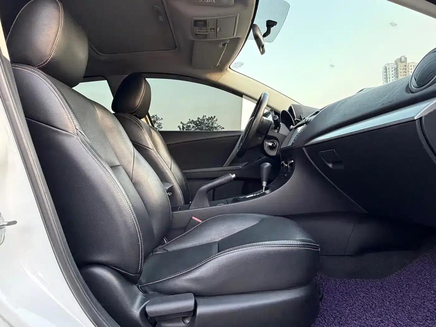 Mazda3 Axela 2013 Hatchback 1.6L Automatic Elite — миниатюра 13