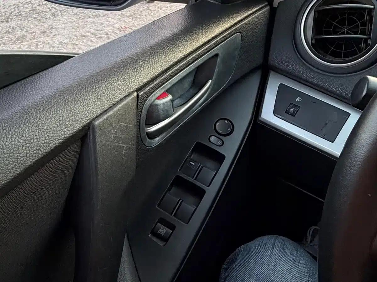 Mazda3 Axela 2013 Hatchback 1.6L Automatic Elite — миниатюра 16