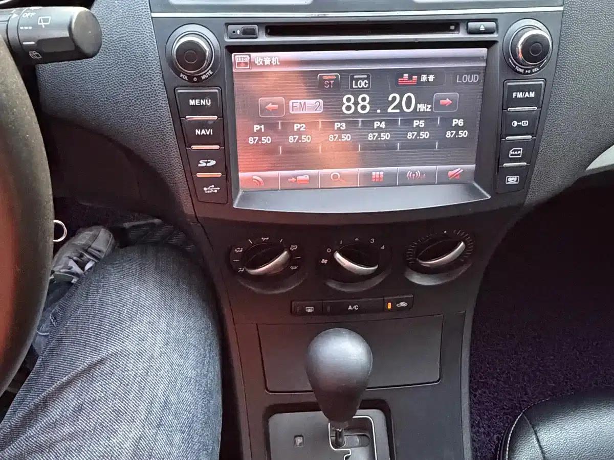 Mazda3 Axela 2013 Hatchback 1.6L Automatic Elite — миниатюра 17