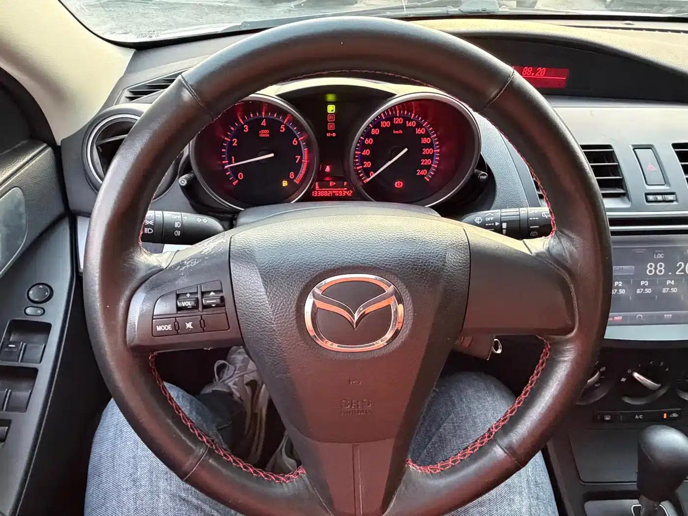 Mazda3 Axela 2013 Hatchback 1.6L Automatic Elite — миниатюра 18