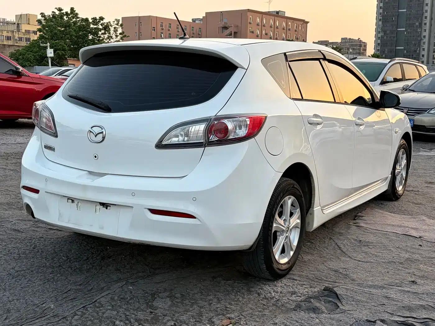 Mazda3 Axela 2013 Hatchback 1.6L Automatic Elite — миниатюра 4