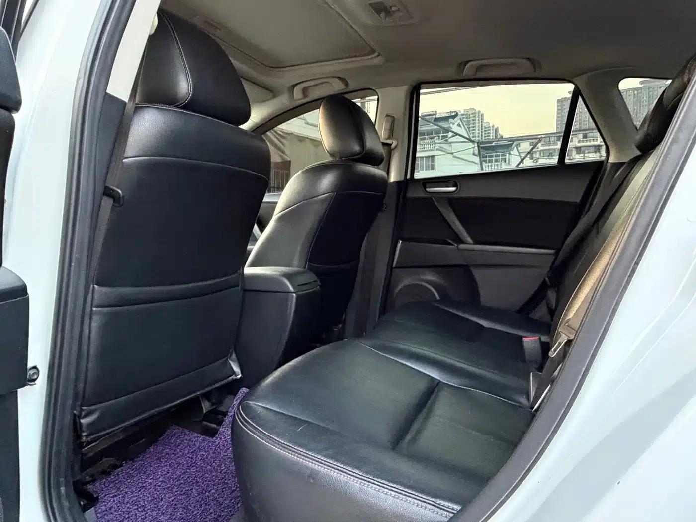 Mazda3 Axela 2013 Hatchback 1.6L Automatic Elite — миниатюра 9