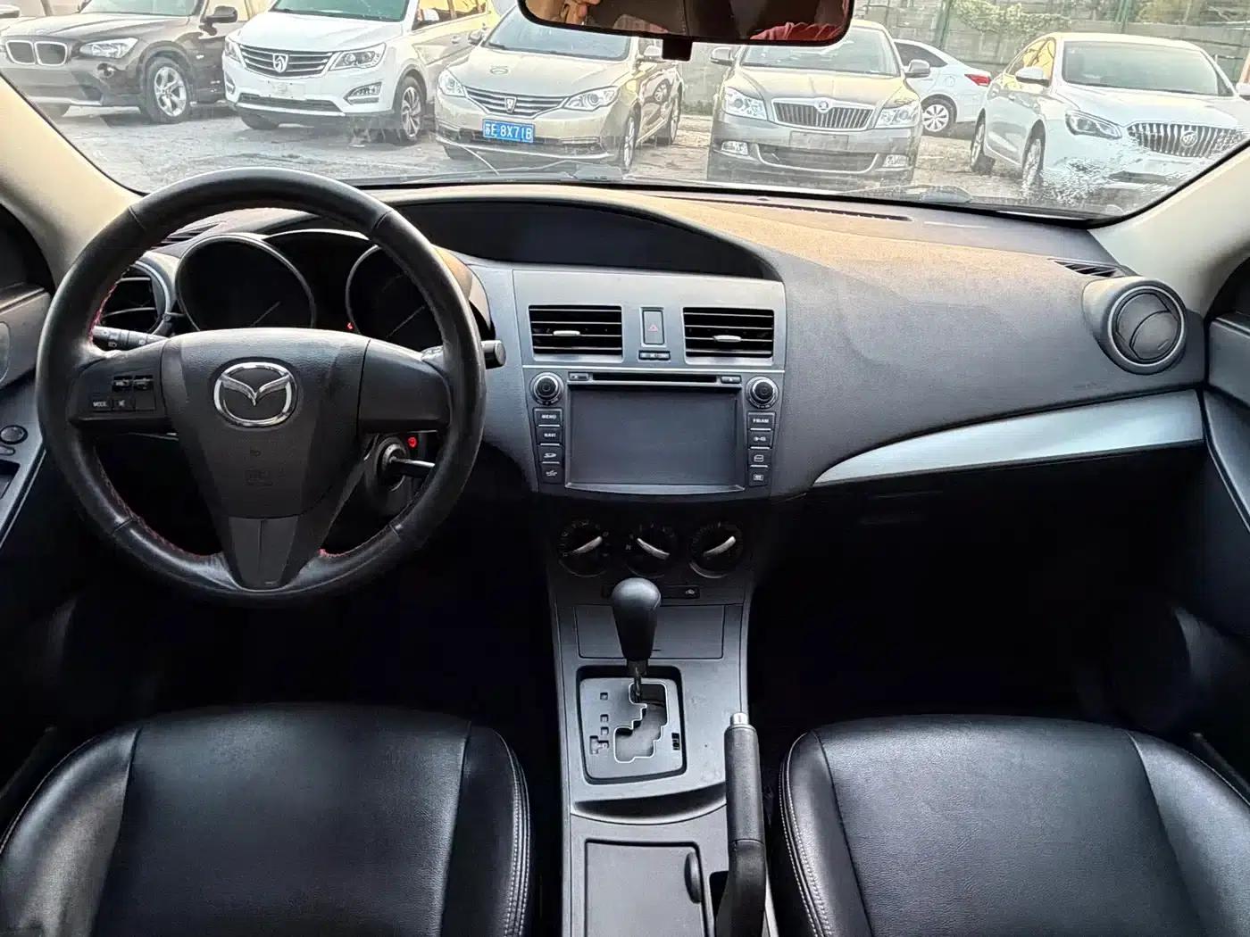 Mazda3 Axela 2013 Hatchback 1.6L Automatic Elite — миниатюра 10