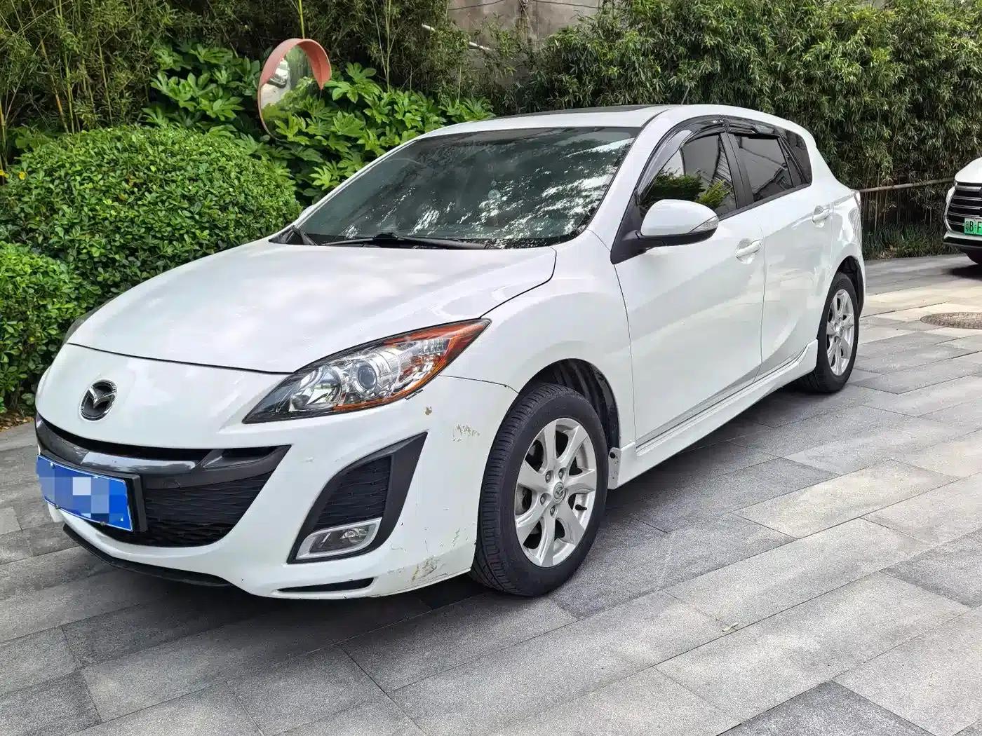 Mazda3 Axela 2012 Hatchback 2.0L Automatic Luxury — миниатюра 1