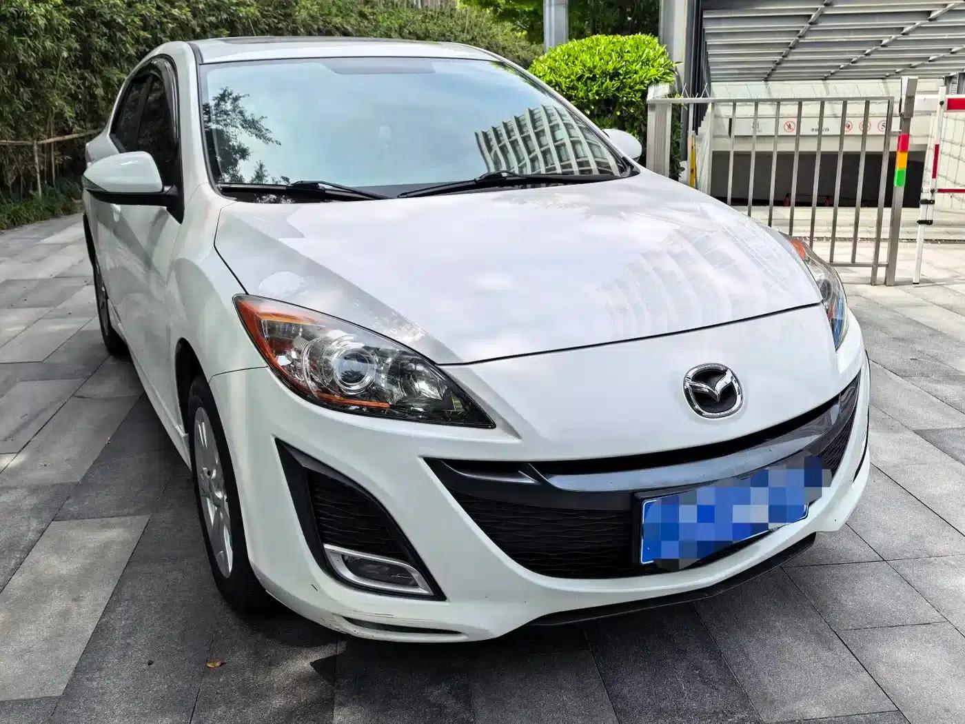 Mazda3 Axela 2012 Hatchback 2.0L Automatic Luxury — миниатюра 2