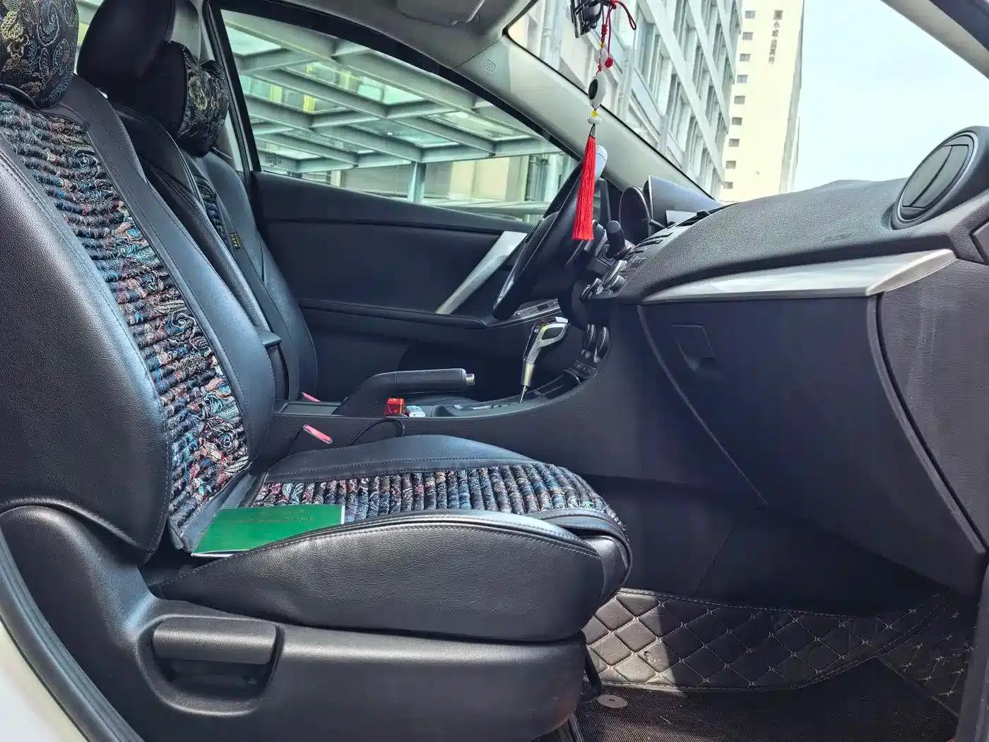 Mazda3 Axela 2012 Hatchback 2.0L Automatic Luxury — миниатюра 9