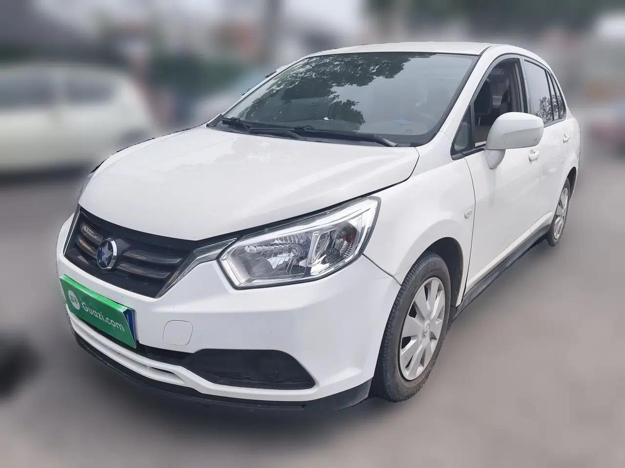 Venucia D50 2015 1.6L Manual Fashion Edition — миниатюра 1