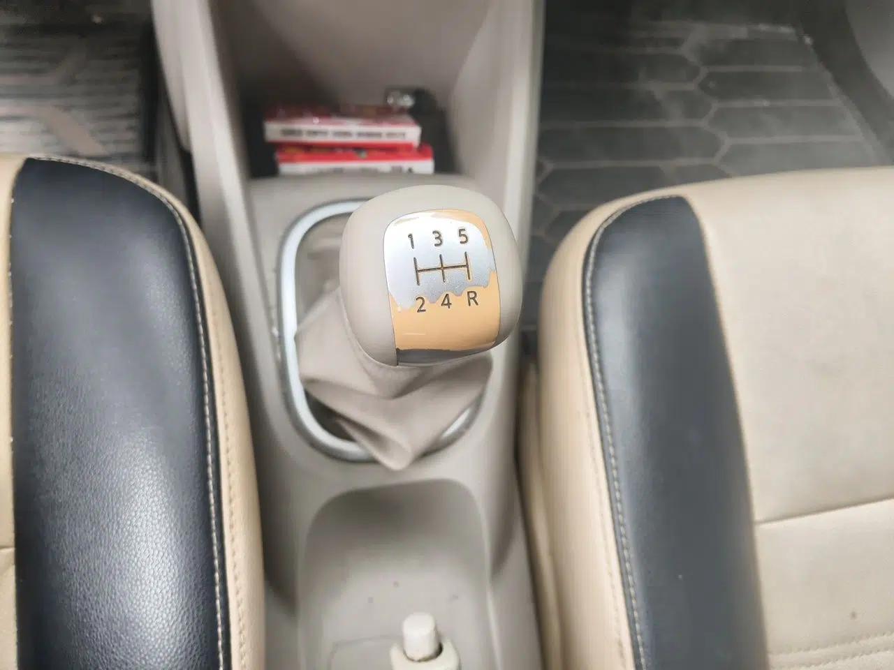 Venucia D50 2015 1.6L Manual Fashion Edition — миниатюра 15