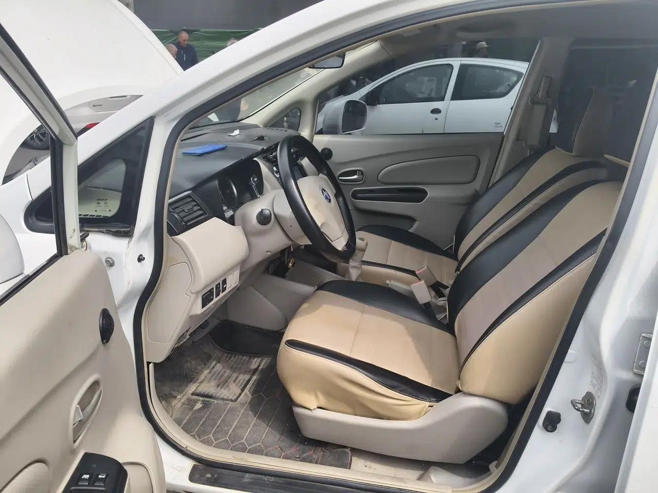 Venucia D50 2015 1.6L Manual Fashion Edition — миниатюра 17