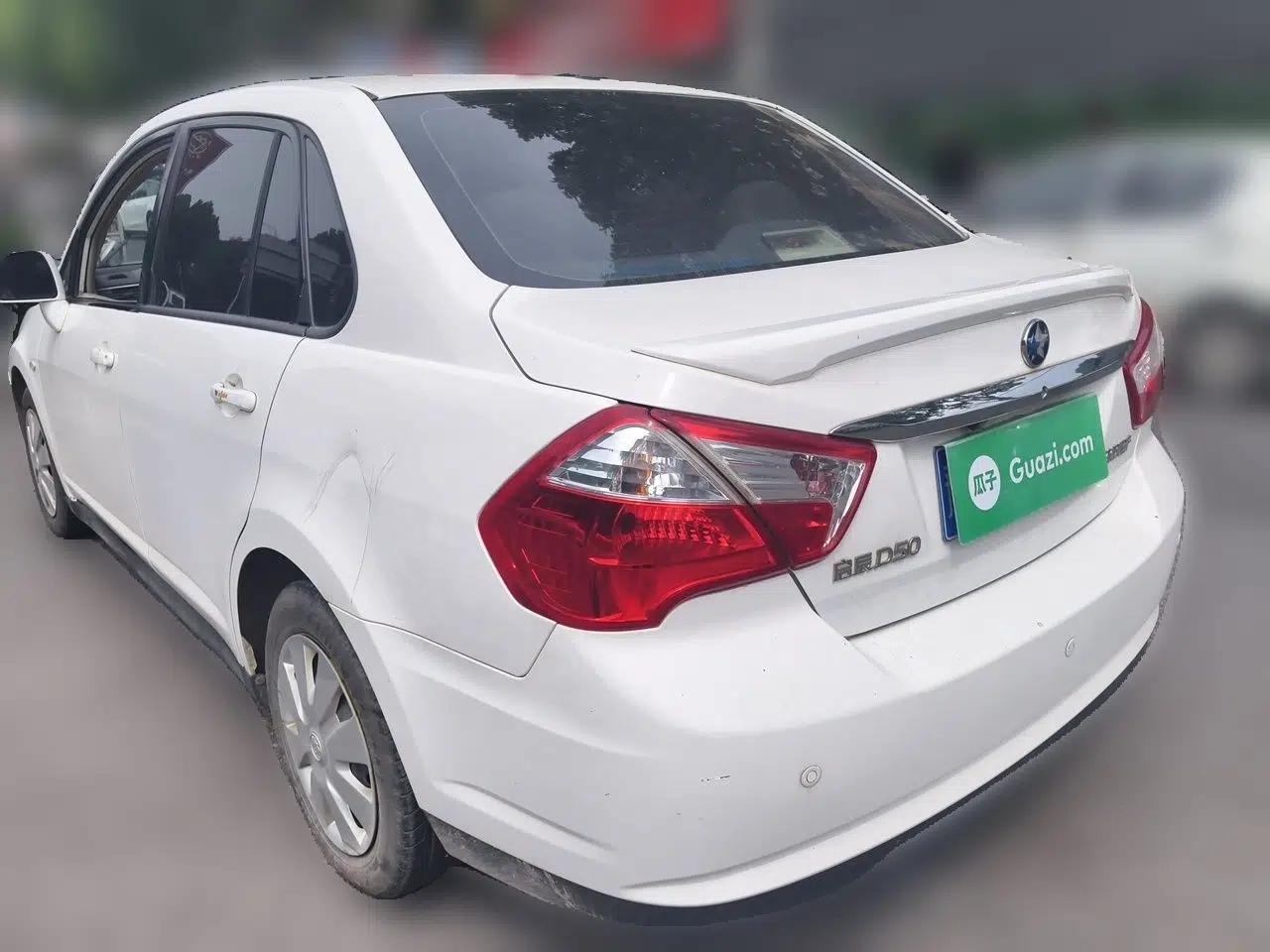 Venucia D50 2015 1.6L Manual Fashion Edition — миниатюра 4