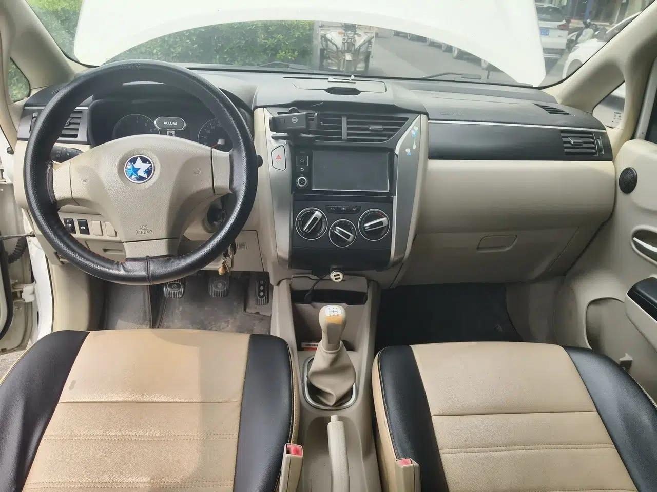 Venucia D50 2015 1.6L Manual Fashion Edition — миниатюра 10
