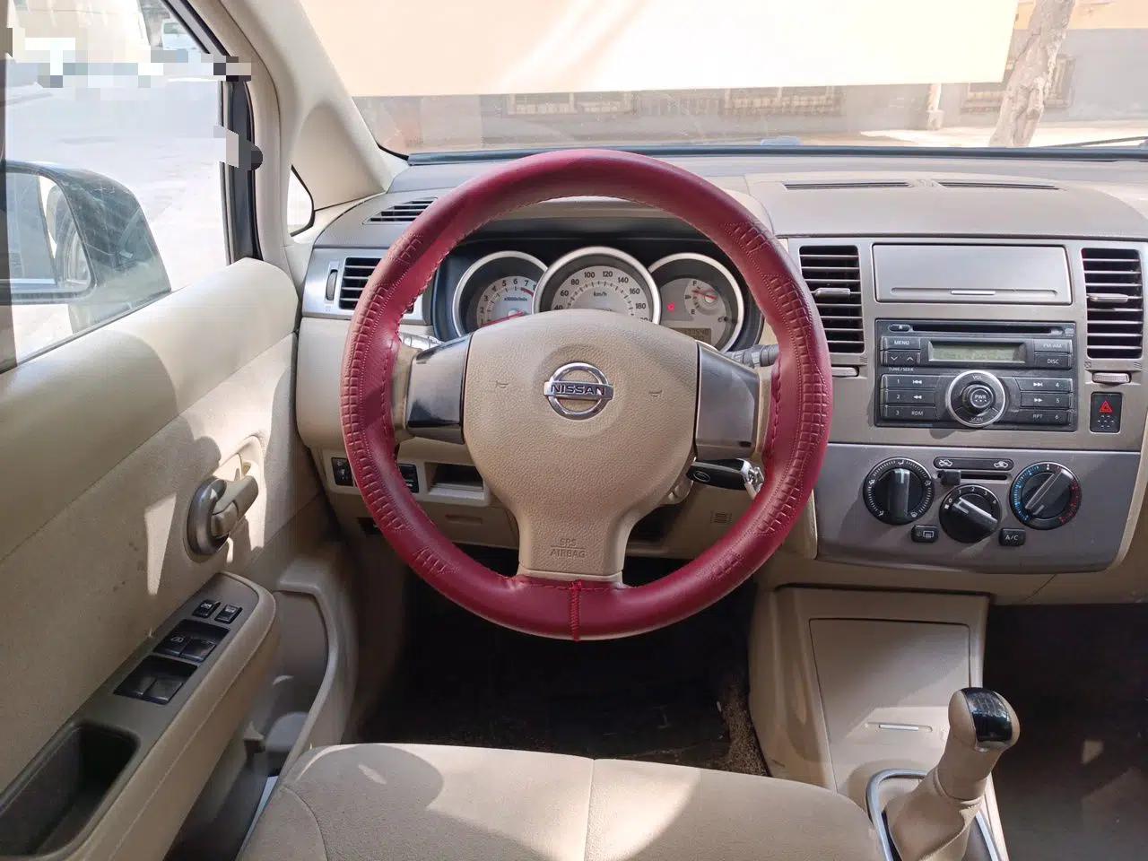 Nissan Tiida Sedan 2009 1.6L Automatic Tech Edition — миниатюра 11