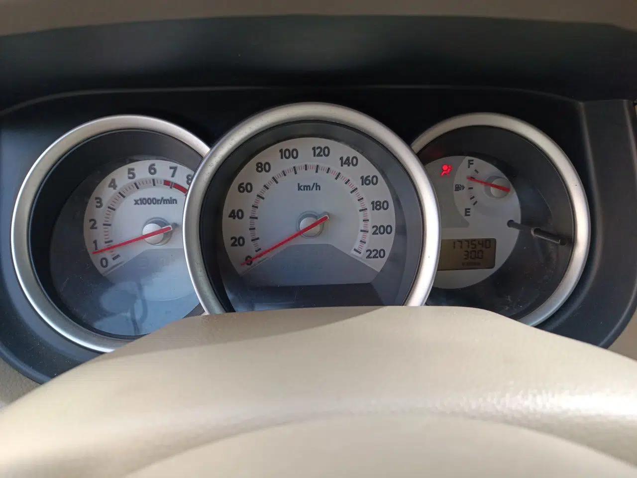 Nissan Tiida Sedan 2009 1.6L Automatic Tech Edition — миниатюра 12