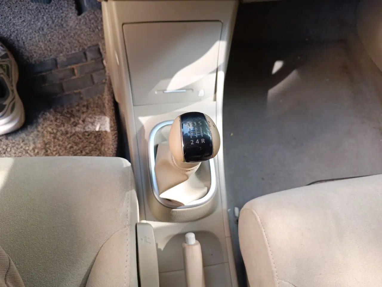 Nissan Tiida Sedan 2009 1.6L Automatic Tech Edition — миниатюра 15