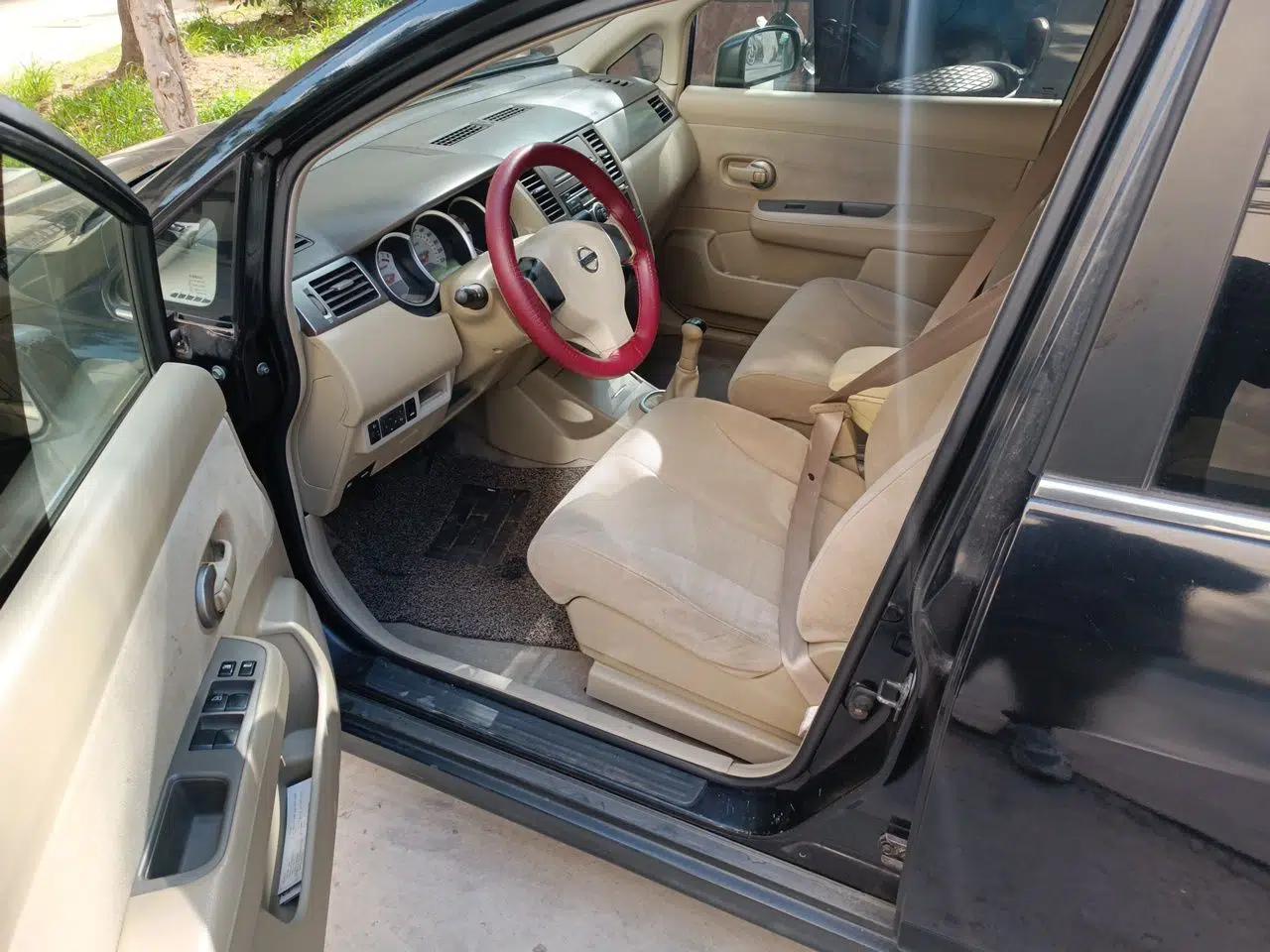 Nissan Tiida Sedan 2009 1.6L Automatic Tech Edition — миниатюра 17