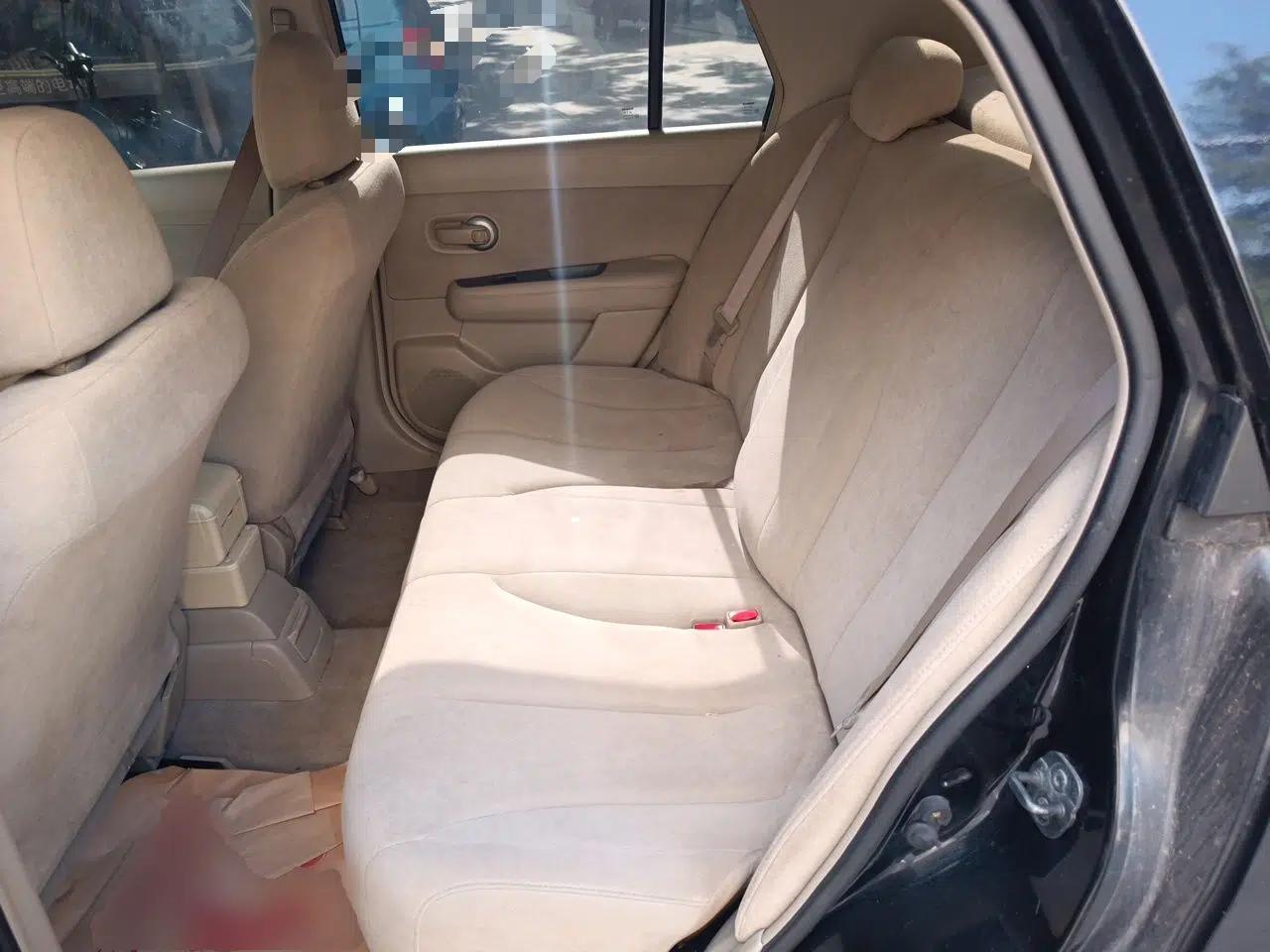 Nissan Tiida Sedan 2009 1.6L Automatic Tech Edition — миниатюра 18
