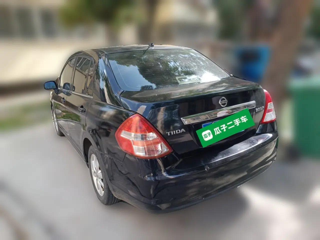 Nissan Tiida Sedan 2009 1.6L Automatic Tech Edition — миниатюра 4