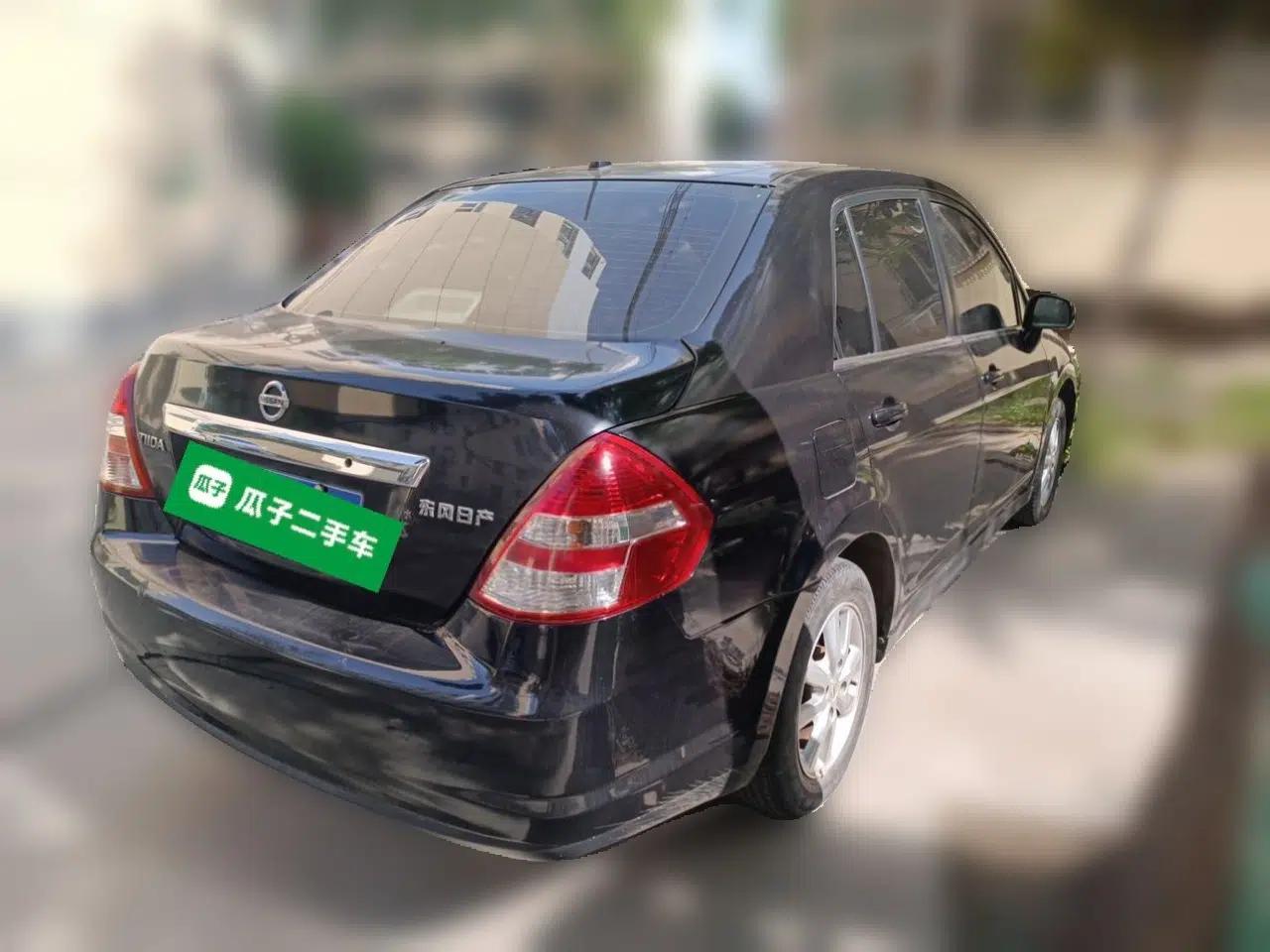 Nissan Tiida Sedan 2009 1.6L Automatic Tech Edition — миниатюра 6
