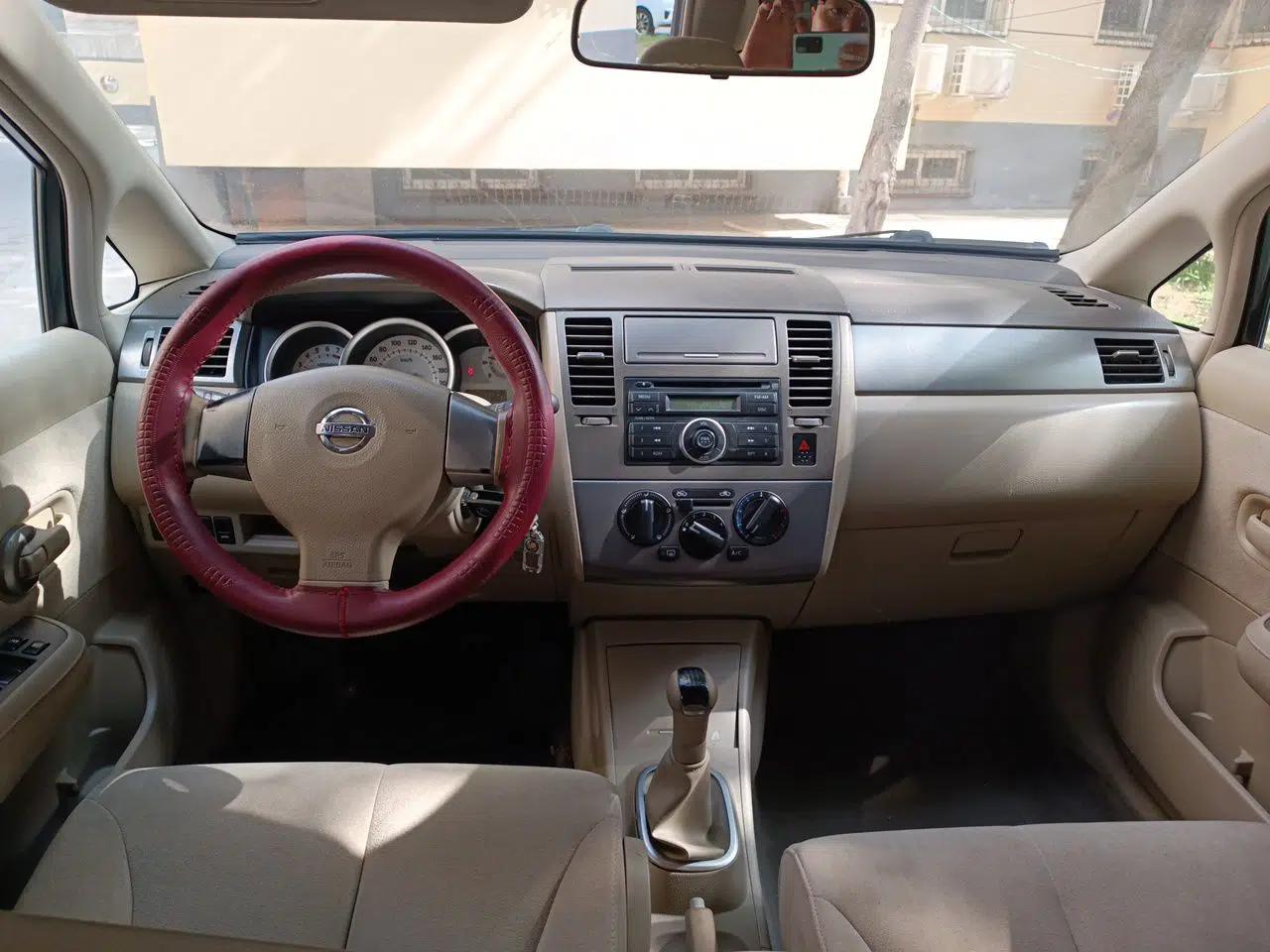 Nissan Tiida Sedan 2009 1.6L Automatic Tech Edition — миниатюра 10