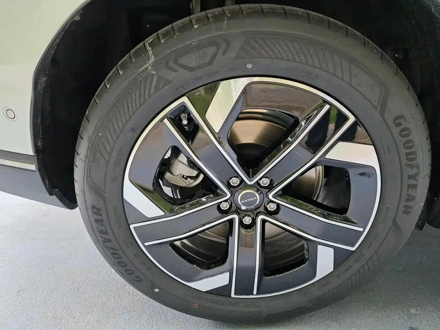 2026 Volvo XC70 Plug-in Hybrid, All-Wheel Drive, Long Range Core — миниатюра 13