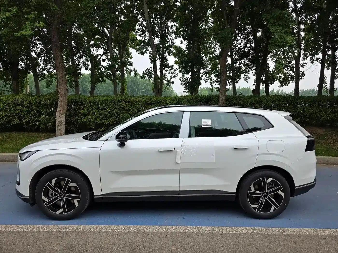 2026 Volvo XC70 Plug-in Hybrid, All-Wheel Drive, Long Range Core — миниатюра 15