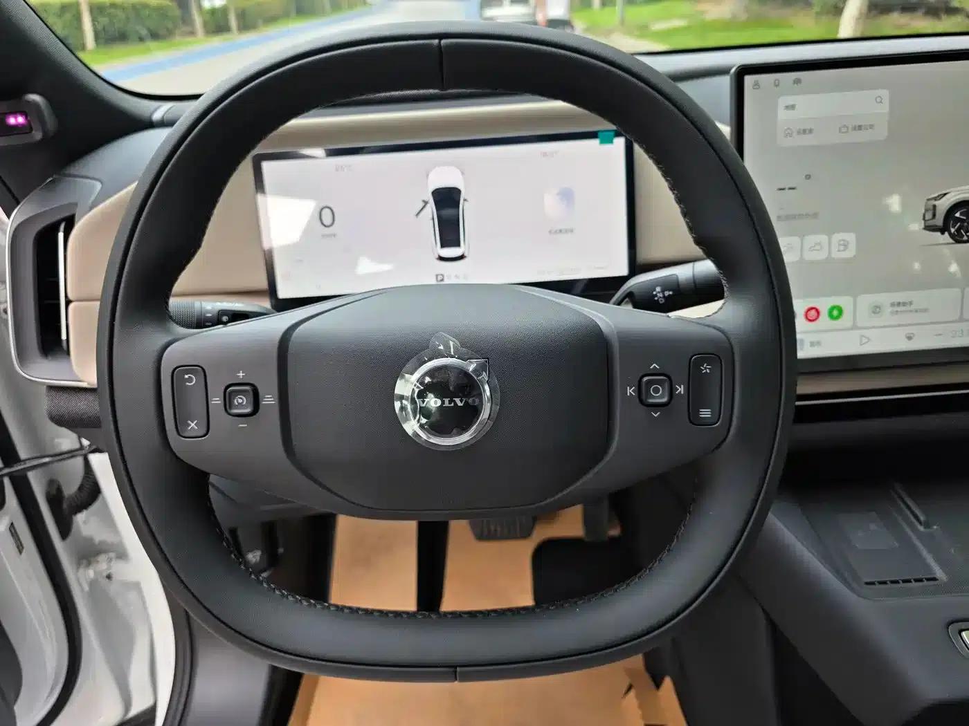 2026 Volvo XC70 Plug-in Hybrid, All-Wheel Drive, Long Range Core — миниатюра 4