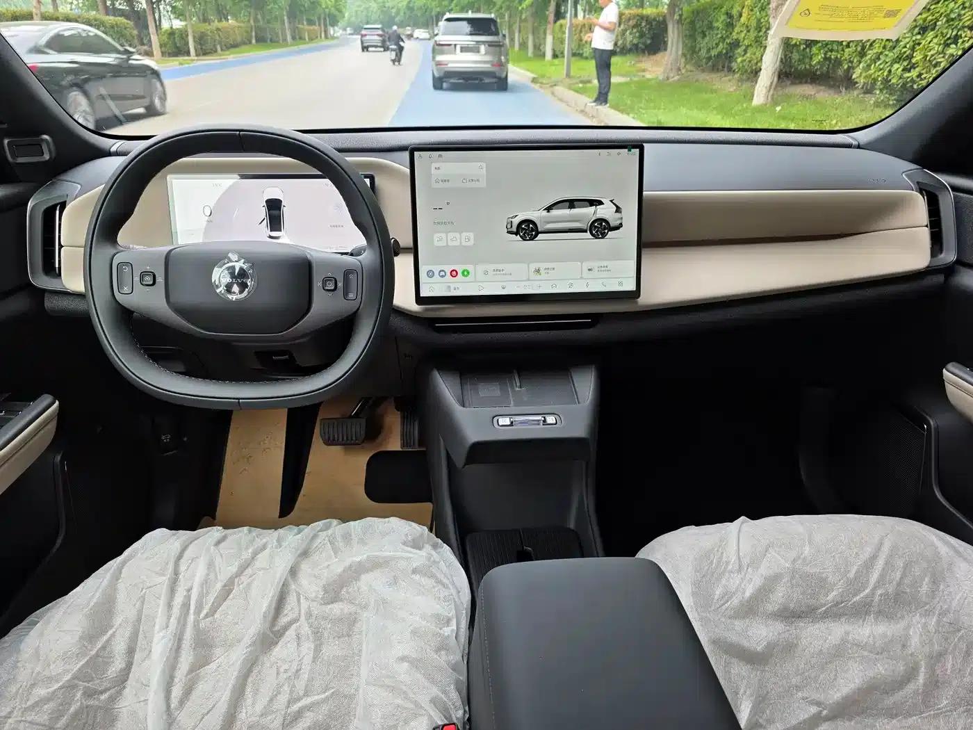 2026 Volvo XC70 Plug-in Hybrid, All-Wheel Drive, Long Range Core — миниатюра 6