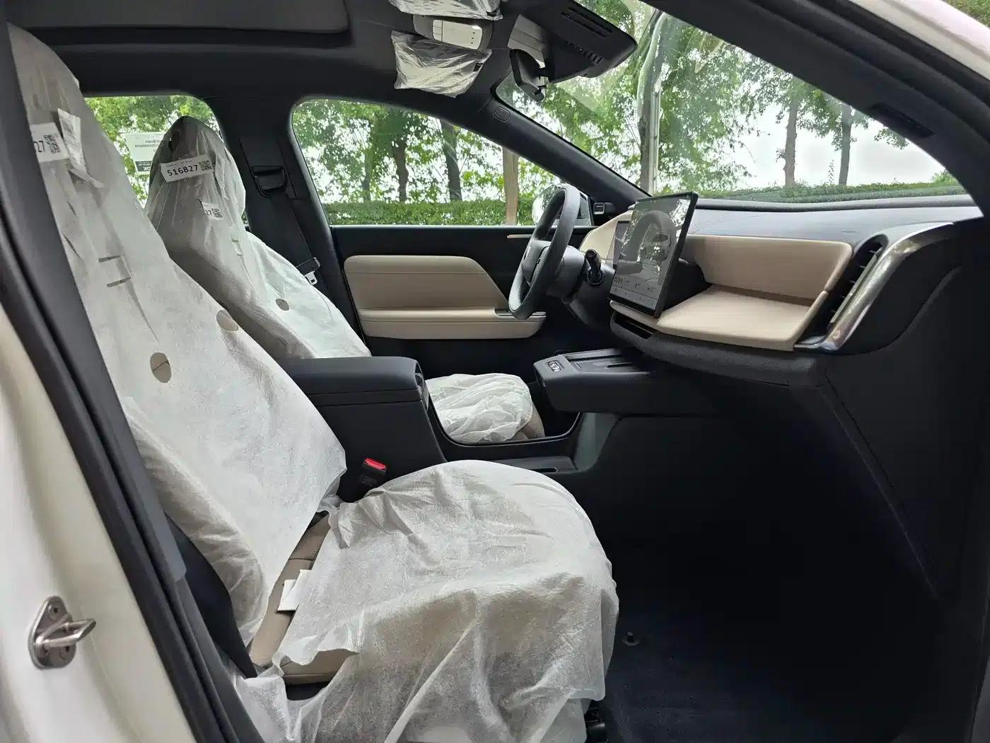 2026 Volvo XC70 Plug-in Hybrid, All-Wheel Drive, Long Range Core — миниатюра 7
