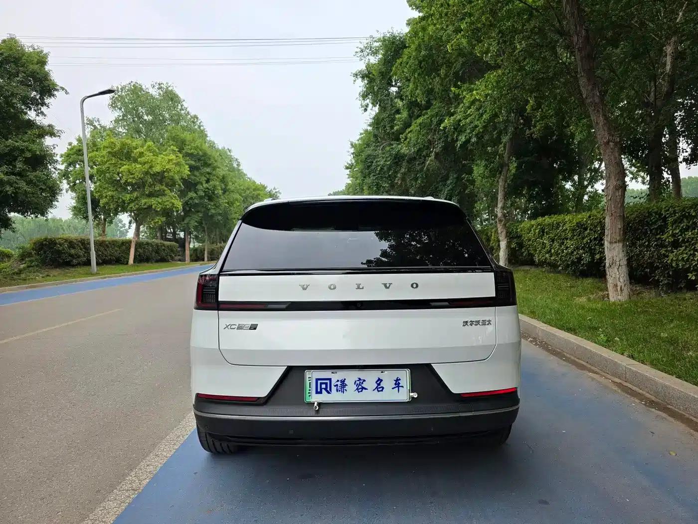 2026 Volvo XC70 Plug-in Hybrid, All-Wheel Drive, Long Range Core — миниатюра 9