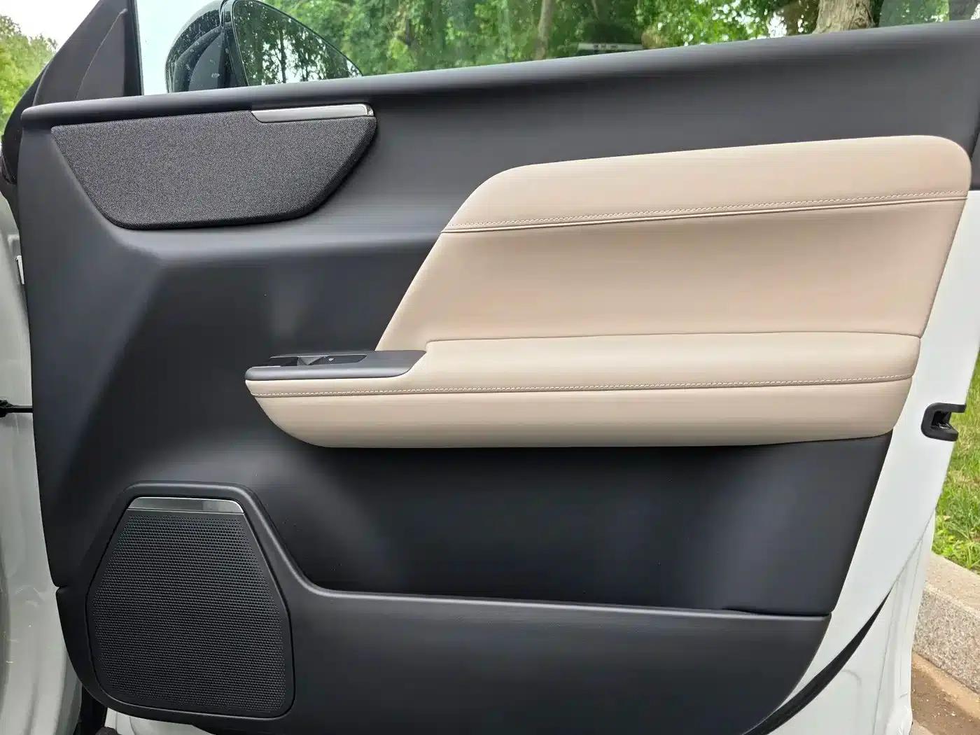 2026 Volvo XC70 Plug-in Hybrid, All-Wheel Drive, Long Range Core — миниатюра 10
