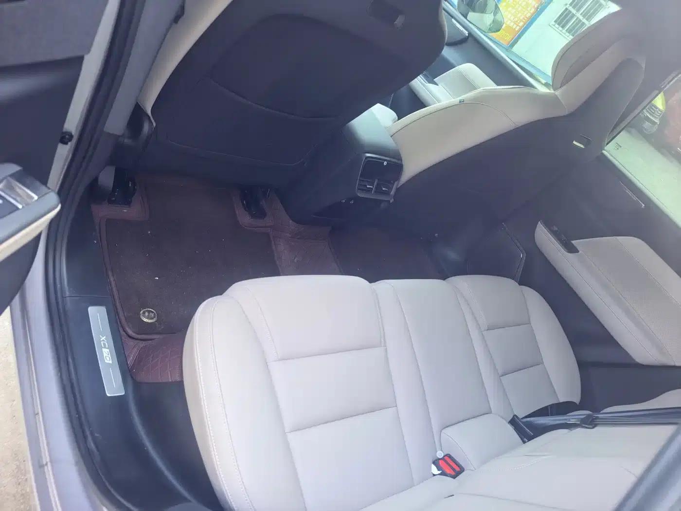 2026 Volvo XC70 Plug-in Hybrid, All-Wheel Drive, Extended Range Plus — миниатюра 13
