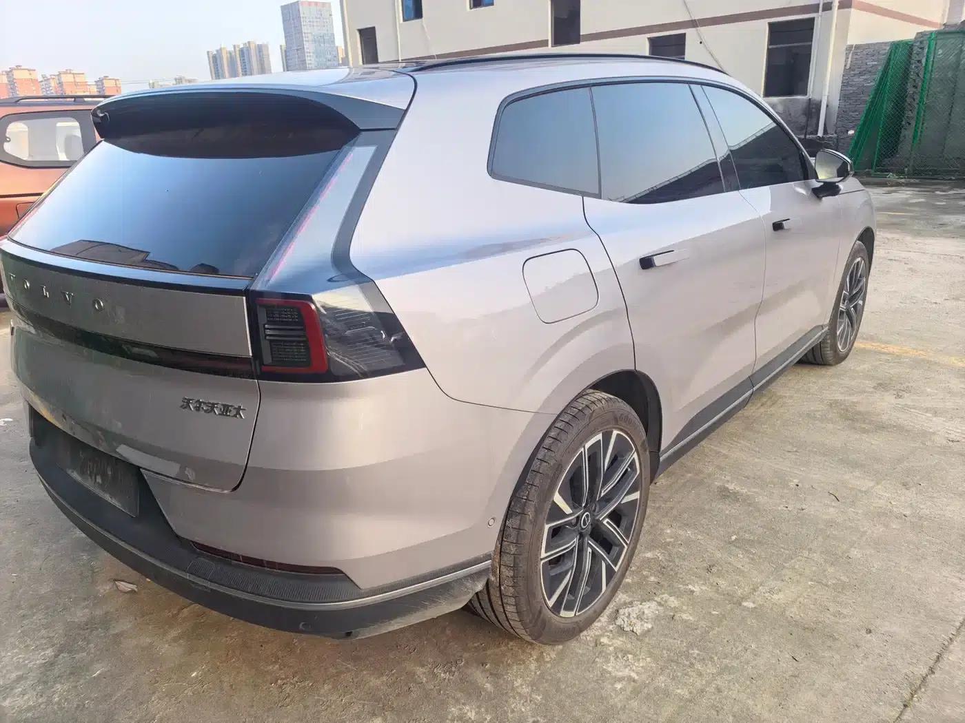 2026 Volvo XC70 Plug-in Hybrid, All-Wheel Drive, Extended Range Plus — миниатюра 9