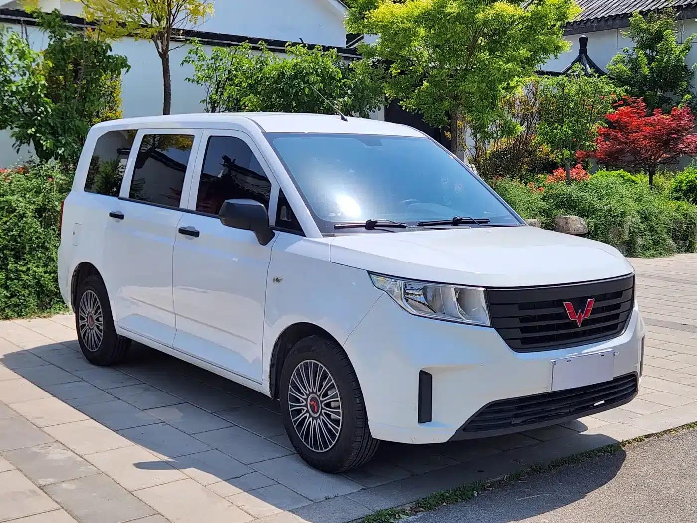 Wuling Hongguang PLUS 2020 1.5L Manual Standard 5-Seater — миниатюра 2
