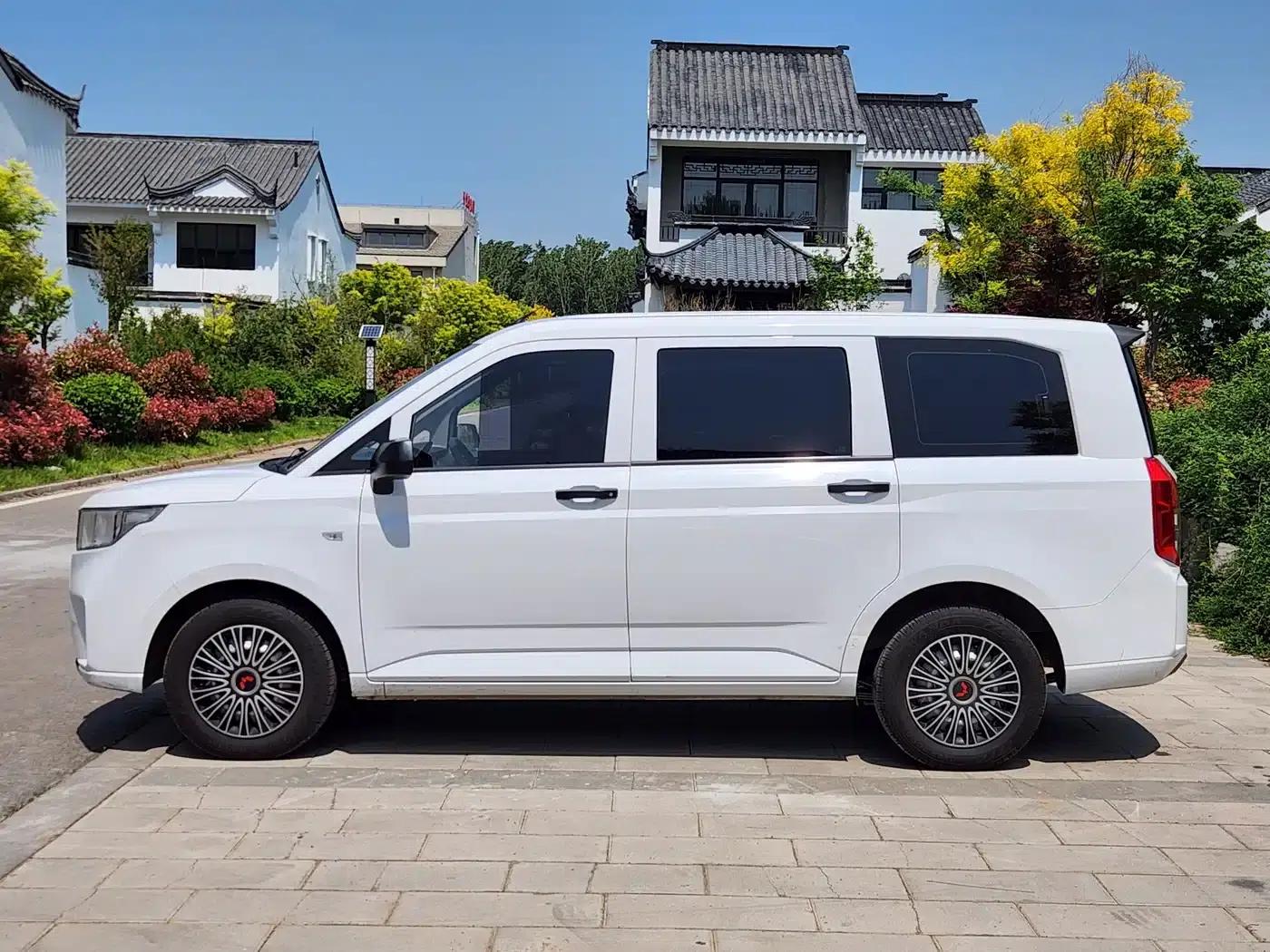 Wuling Hongguang PLUS 2020 1.5L Manual Standard 5-Seater — миниатюра 3