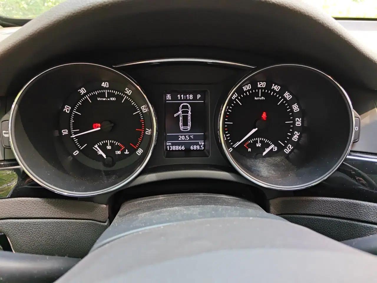 Skoda Superb Combi 2014 2.0 TSI L&K Limited Edition — миниатюра 12