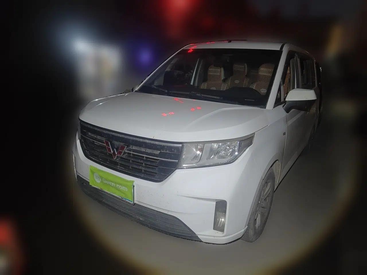 Wuling Hongguang PLUS 2019 1.5T Manual Comfort Version 7 Seats — миниатюра 1