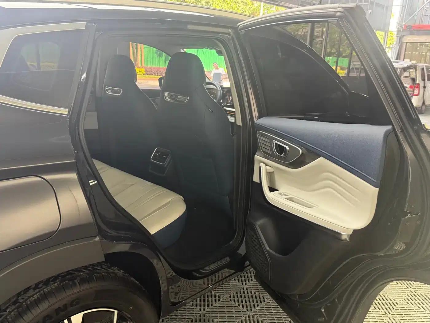 Exeed C-DM 2024 C-DM 1.5TCI 105KM Land Cruiser Edition — миниатюра 11