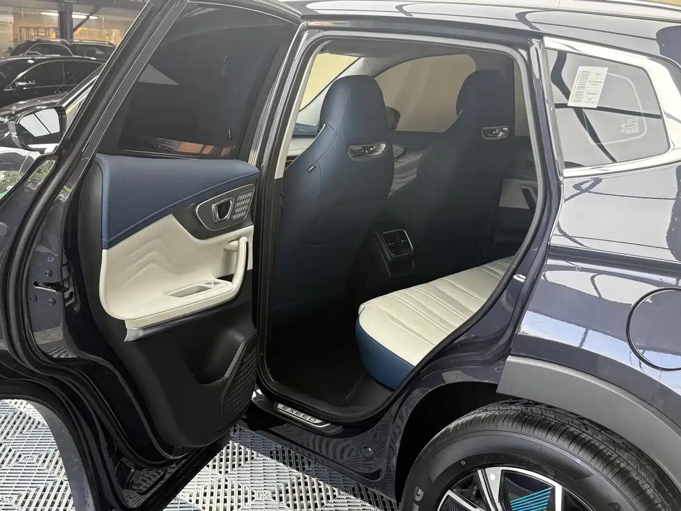 Exeed C-DM 2024 C-DM 1.5TCI 105KM Land Cruiser Edition — миниатюра 7