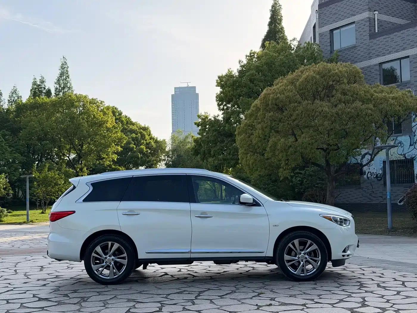 Infiniti JX 2013 JX35 AWD All-Terrain Edition — миниатюра 12