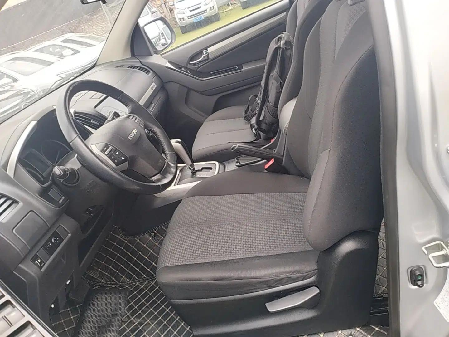 Isuzu D-MAX 2018 3.0T Two-Wheel Drive Automatic Elite Version 4JJ1-TC HI — миниатюра 17