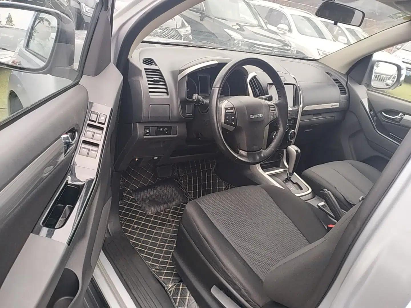Isuzu D-MAX 2018 3.0T Two-Wheel Drive Automatic Elite Version 4JJ1-TC HI — миниатюра 18